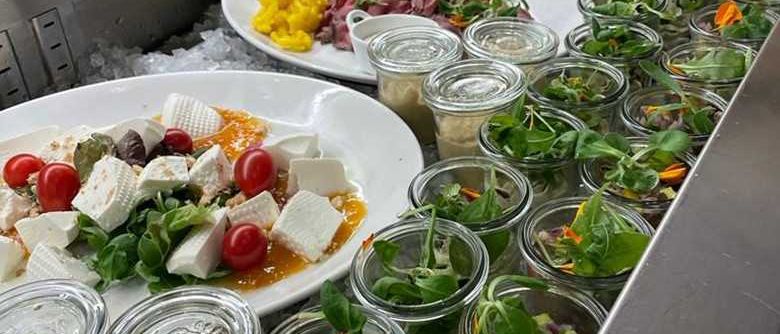 Bild enthält, Brunch, Food, Salad, Plate, Salad Bar, Food Presentation