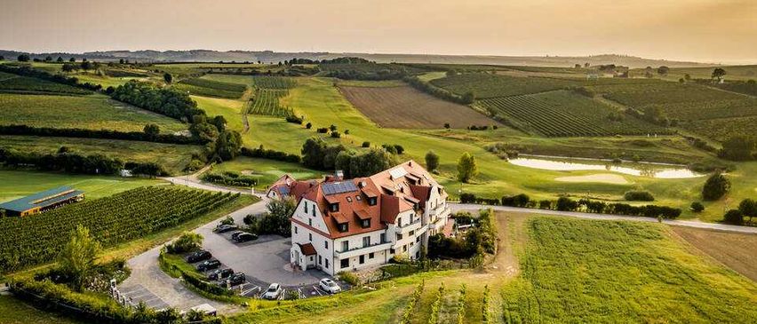 Bild enthält, Building, Outdoors, Housing, Aerial View, House, Nature, Countryside, Manor