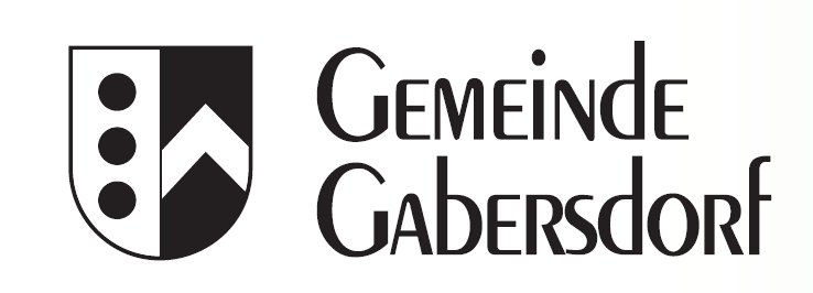 Das schwarz-weiße Logo der Gemeinde Gabersdorf. Es zeigt einen Schild mit drei Punkten und einem Dreieck.