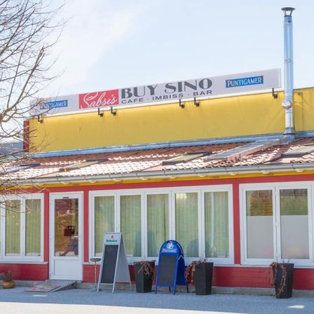 Bild enthält, Indoors, Restaurant, Diner, Building, Interior Design, Plant