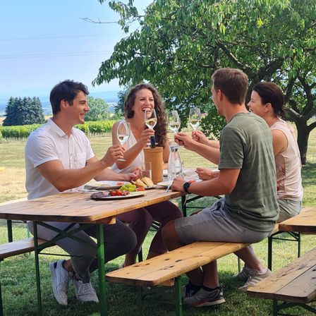 Bild enthält, Nature, Outdoors, Countryside, Rural, Farm, Adult, Male, Man, Person, Woman