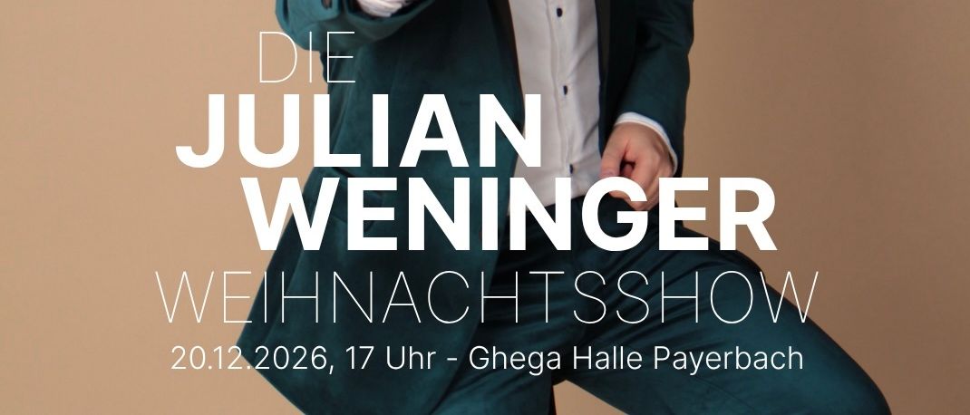 Ein Mann in einem grünen Frack mit weißem Hemd und schwarzer Fliege lächelt und posiert für ein Foto. Über ihm steht 'Die Julian Weniger Weihnachtsshow' und darunter der Termin '20.12.2026, 17 Uhr'.