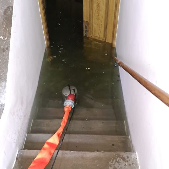 Bild enthält, Building Flooding, Home Damage, Mace Club, Weapon