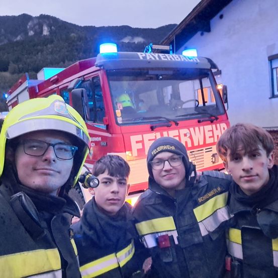 Bild enthält, Helmet, Adult, Male, Man, Person, Glasses, Face, Fireman, Wheel, Vehicle