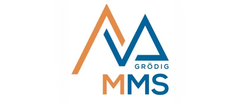 Das Logo für Grodig MMS zeigt ein blaues und orangefarbenes Dreieck mit dem Text 'Grodig' in Blau und 'MMS' in Orange, alles vor einem weißen Hintergrund.