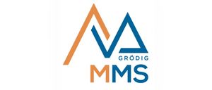 Das Bild zeigt das Logo für Grödig MMS. Es hat ein stilisiertes 'V' mit dem Wort 'Grödig' darunter und 'MMS' in großen blauen Buchstaben. Das Logo ist auf einem weißen Hintergrund gesetzt.