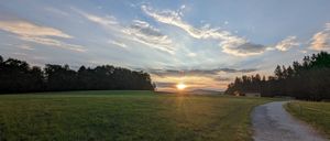 Bild enthält, Nature, Outdoors, Sky, Grass, Park, Horizon, Scenery, Landscape, Ground, Field