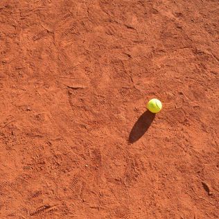 Bild enthält, Ball, Sport, Tennis, Tennis Ball, Soil