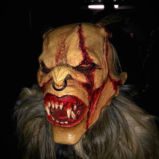 Bild enthält, Face, Head, Person, Photography, Portrait, Body Part, Mouth, Teeth, Clothing, Costume