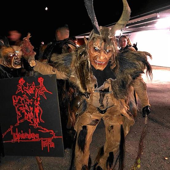 Bild enthält, Clothing, Costume, Person, Adult, Male, Man, Festival, Halloween, Face, Head