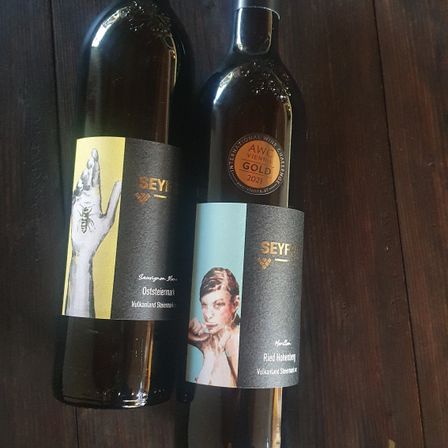 Bild enthält, Bottle, Alcohol, Beverage, Liquor, Wine, Wine Bottle, Person, Beer, Face, Head