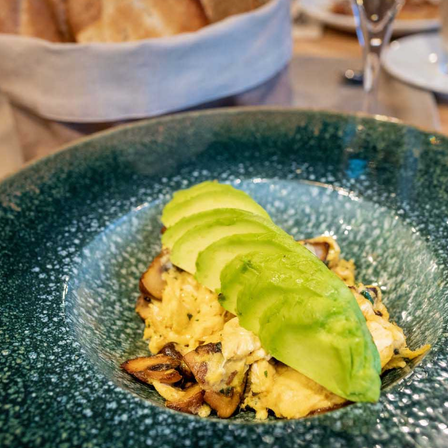 Bild enthält, Food, Food Presentation, Plate, Avocado Toast, Brunch