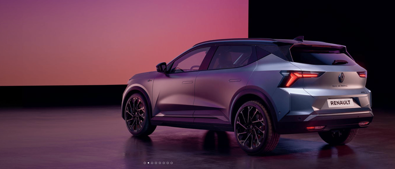 Ein lilafarbener SUV wird von der Seite gezeigt, vor einem rosafarbenen und schwarzen Gradientenhintergrund. Das Auto hat ein schlankes Design mit einer geschwungenen Dachlinie und einer aerodynamischen Karosserie.