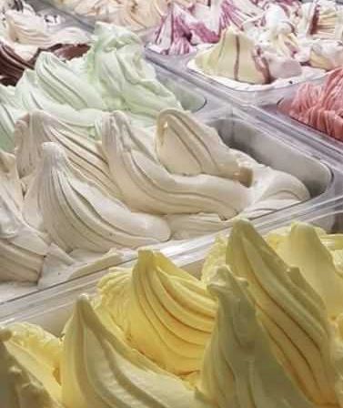Bild enthält, Cream, Dessert, Food, Ice Cream, Icing, Soft Serve Ice Cream, Frozen Yogurt, Bride, Person, Woman