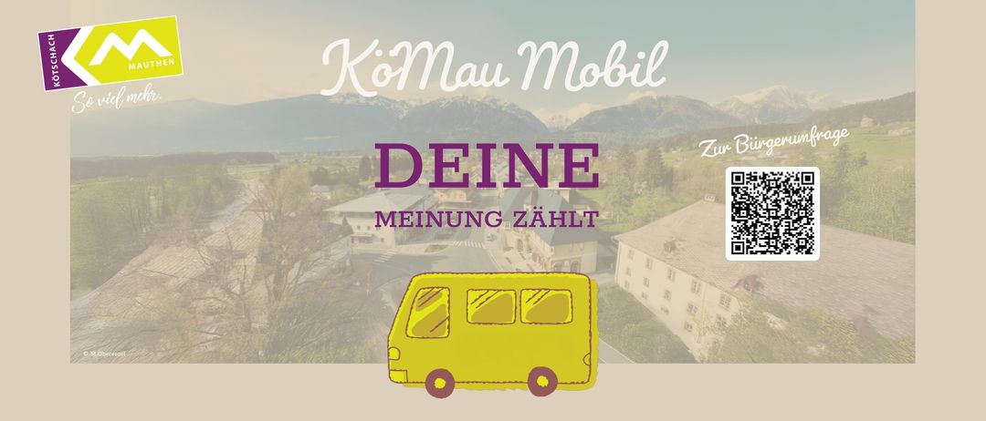 Ein gelber Bus fährt auf einer Straße. Im Hintergrund sind Berge und Häuser zu sehen. Der Text 'Koma Mobil Deine Meinung Zahlt' ist in Lila angezeigt.