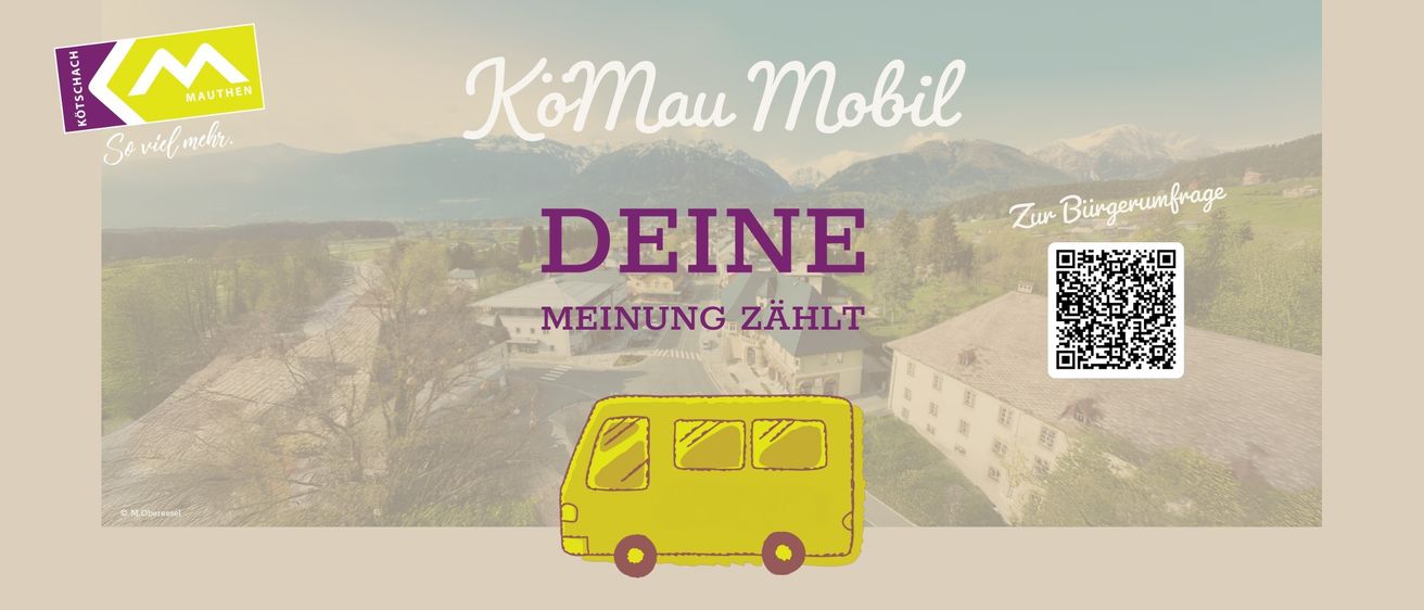 Ein gelber Bus fährt auf einer Straße. Im Hintergrund sind Berge und Häuser zu sehen. Der Text 'Koma Mobil Deine Meinung Zahlt' ist in Lila angezeigt.