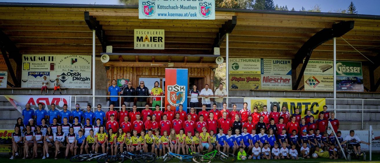 Bild enthält, People, Person, Architecture, Building, Outdoors, Shelter, Team, Bicycle, Transportation, Vehicle