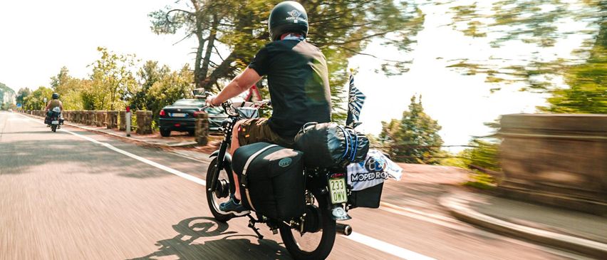 Bild enthält, Fun, Vacation, Person, Road Trip, Helmet, Adult, Male, Man, Motorcycle, Shoe