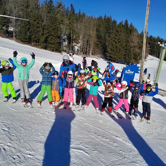 Bild enthält, Nature, Outdoors, People, Person, Glove, Snow, Boy, Child, Male, Skiing