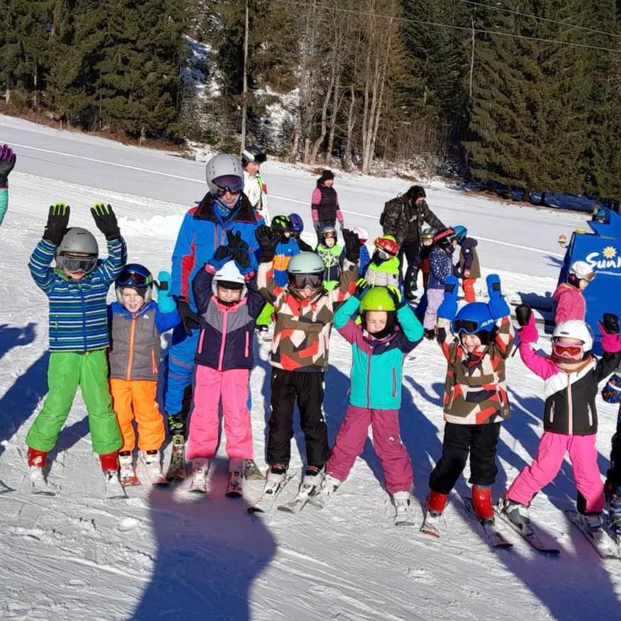 Bild enthält, Nature, Outdoors, Glove, People, Person, Boy, Child, Male, Snow, Skiing