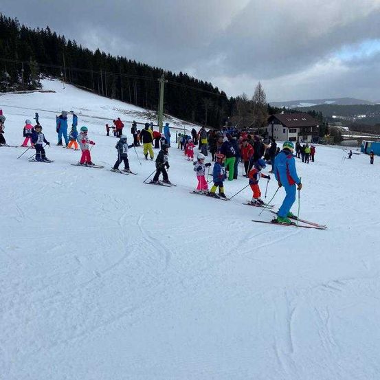 Bild enthält, Nature, Outdoors, Snow, Person, Leisure Activities, Skiing, Sport