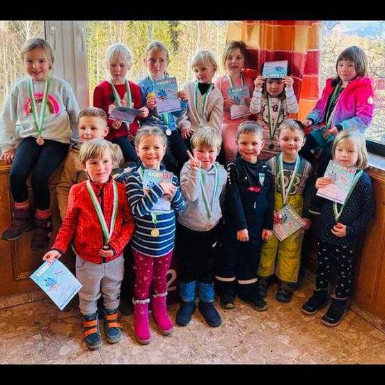 Bild enthält, People, Person, Kindergarten, Pants, Child, Female, Girl, Boy, Male, Portrait