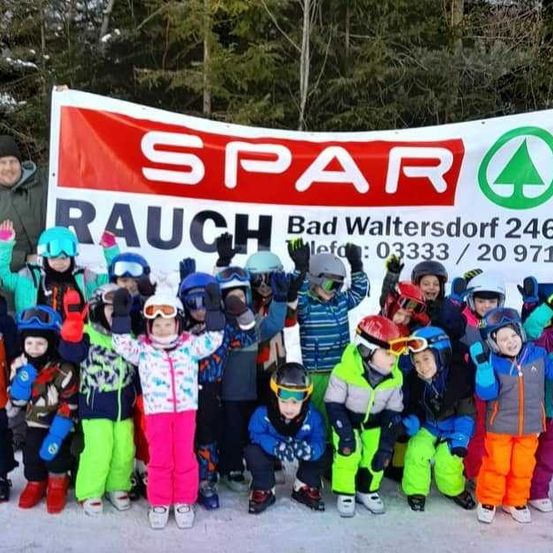 Bild enthält, People, Person, Adult, Male, Man, Coat, Baby, Banner, Boy, Child