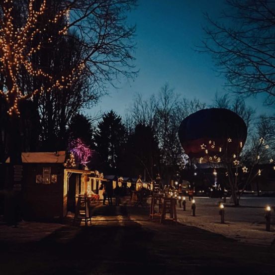 Bild enthält, Urban, Person, Electrical Device, Antenna, Parabolic Antennas, Fire Hydrant, Hydrant