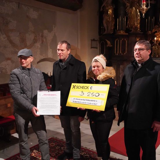 Bild enthält, Adult, Female, Person, Woman, Male, Man, Hat, Glasses, Coat, Fashion