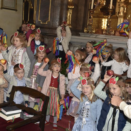 Bild enthält, Clothing, Hat, Person, Child, Female, Girl, Face, Head, Baby