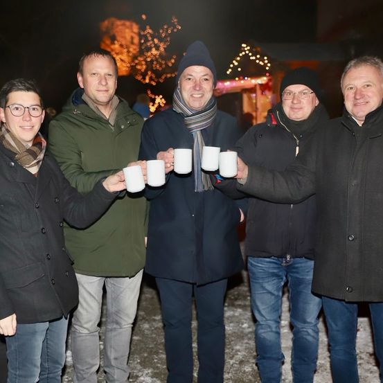 Bild enthält, Pants, Coat, Jacket, People, Person, Jeans, Urban, Blazer, Adult, Man