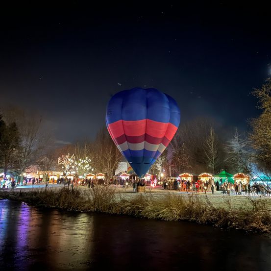 Bild enthält, Aircraft, Hot Air Balloon, Transportation, Vehicle, Balloon, Person