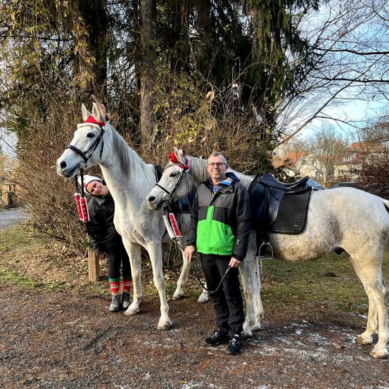 Bild enthält, Adult, Male, Man, Person, Boy, Child, Jacket, Horse, Tree, Andalusian Horse