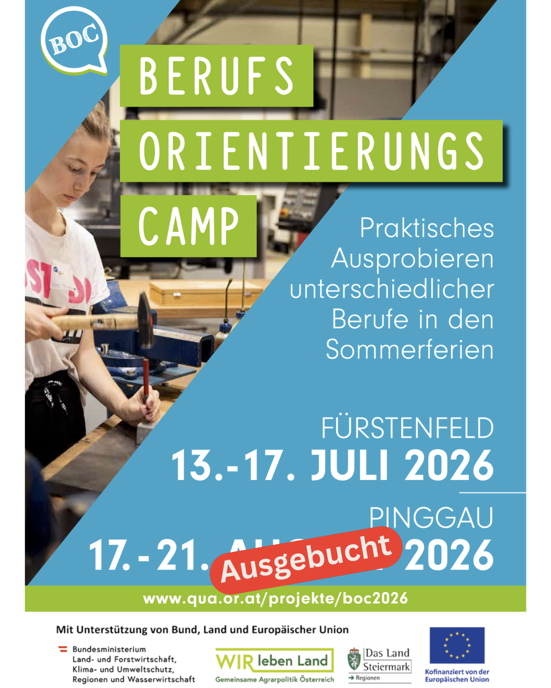 Plakat für ein Berufsorientierungscamp. Ein Mädchen arbeitet mit einem Hammer in einer Werkstatt. Termine sind 13.-17. Juli und 17.-21. Juli 2026. Ort ist Furstenfeld.