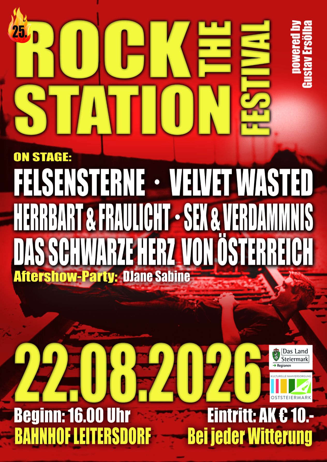 Plakat für das Rock Station Festival mit Bands wie Felsensteine, Velvet Wasted und anderen. Das Datum ist der 22. August 2026. Ein Mann liegt auf Gleisen.