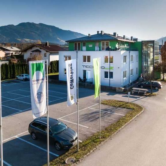 Bild enthält, Building, Hotel, Outdoors, Car, Vehicle