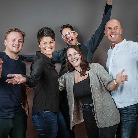 Bild enthält, Adult, Female, Person, Woman, Male, Man, Head, Face, Groupshot, Happy