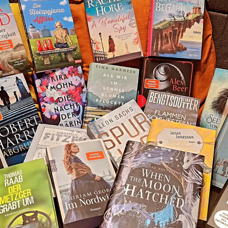 Bild enthält, Book, Publication, Novel, Adult, Female, Person, Woman, Face, Shop, Bookstore