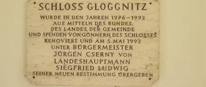 Eine Plakette besagt, dass Schloss Glognitz von 1976 bis 1992 mit Bundes-, Landes- und Gemeindemitteln renoviert wurde. Es wurde am 5. Mai 1992 unter Bürgermeister Jürgen Cserny von Siegfried Ludwig seiner neuen Bestimmung übergeben.