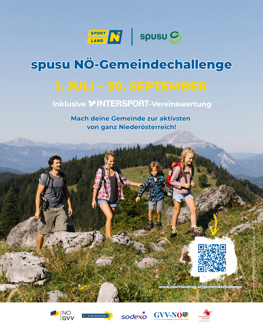 A poster with four people hiking in the mountains. It says spusu Nö-Gemeindechallenge 1. July - 30. September, inclusive INTERSPORT-Vereinswertung. The website is www.sportlandnoe.at/gemeindechallenge.