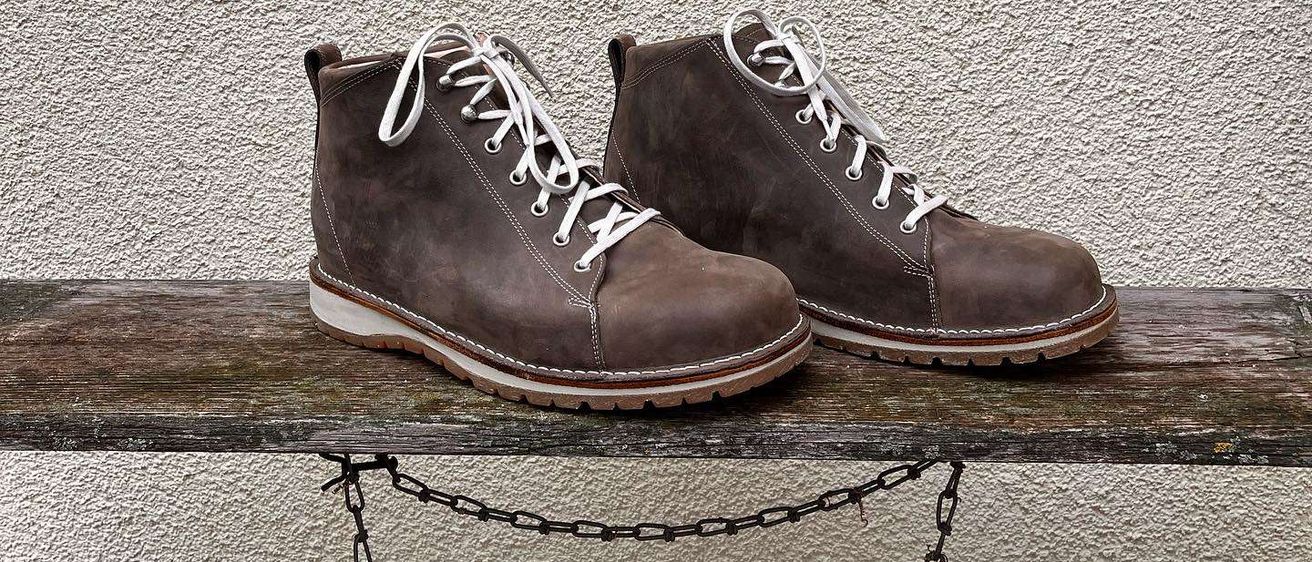 Bild enthält, Clothing, Footwear, Shoe, Sneaker, Suede, Canvas