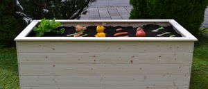 Bild enthält, Jar, Planter, Potted Plant, Pottery, Vase, Interior Design, Backyard, Outdoors, Garden, Grass