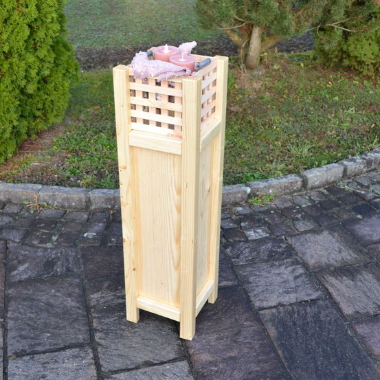 Bild enthält, Path, Walkway, Flagstone, Crib, Wood, Box, Crate, Backyard
