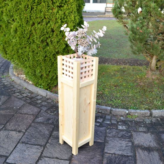 Bild enthält, Path, Walkway, Flagstone, Potted Plant, Road, Planter, Vase, Tree, Wood, Cobblestone