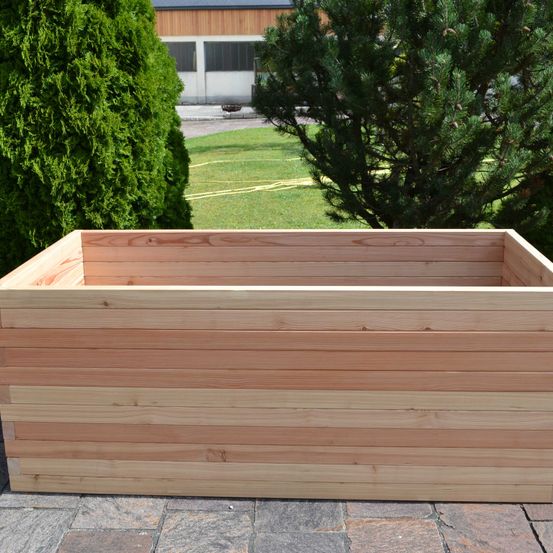 Bild enthält, Jar, Planter, Potted Plant, Pottery, Vase, Interior Design, Wood, Tub, Hot Tub, Box