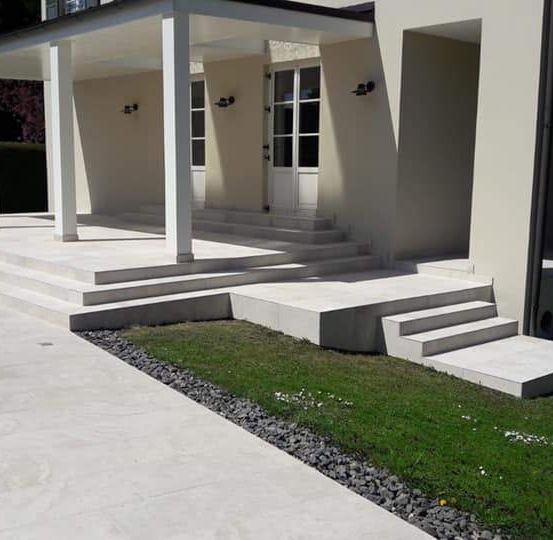 Bild enthält, Architecture, Building, Housing, House, Portico, Staircase