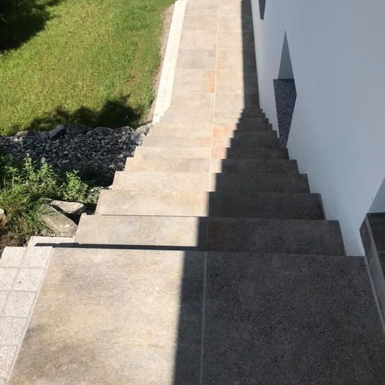 Bild enthält, Floor, Architecture, Building, House, Housing, Staircase, Outdoors