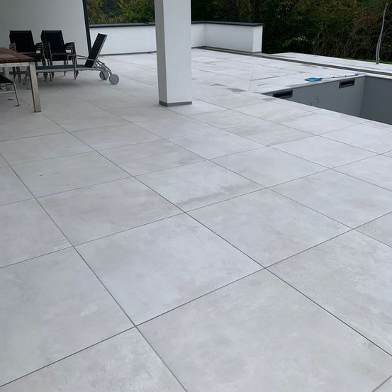 Bild enthält, Floor, Flooring, Chair, Furniture, Indoors, Interior Design, Machine, Wheel