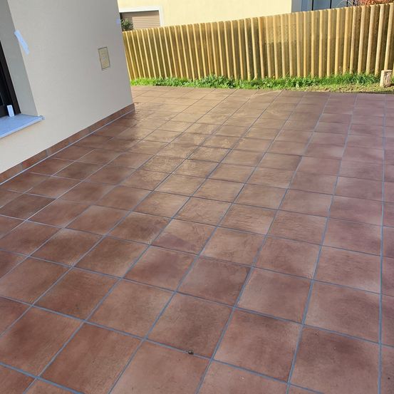 Bild enthält, Floor, Flooring, Architecture, Building, Housing, Tile