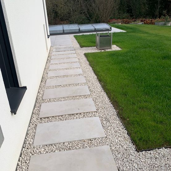 Bild enthält, Floor, Outdoors, Architecture, Building, Housing, House, Aerial View, Grass, Plant